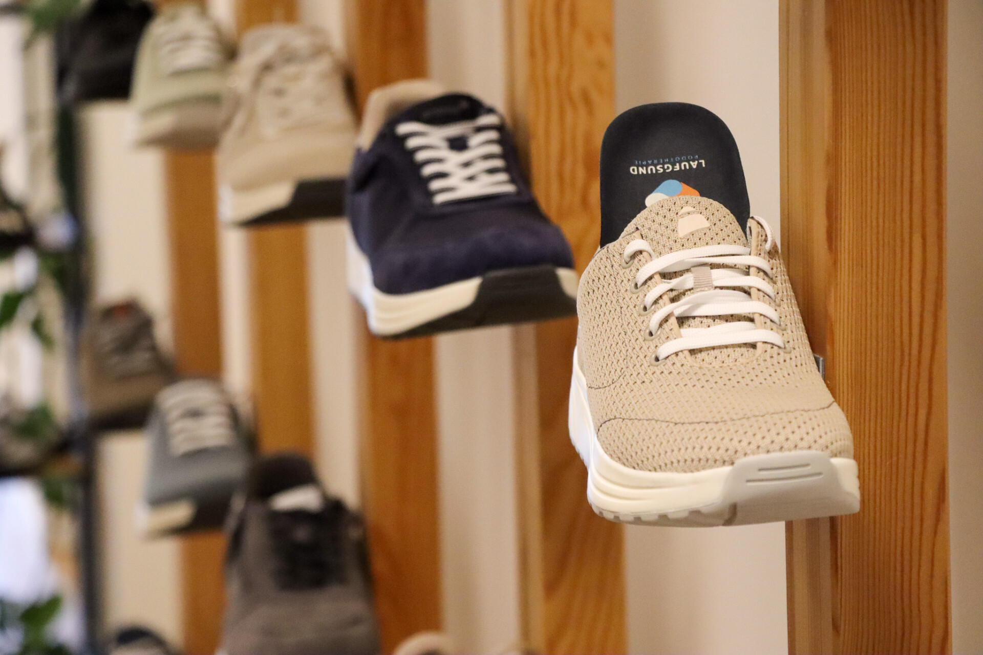Anova Schuhwand Laufgsund klein